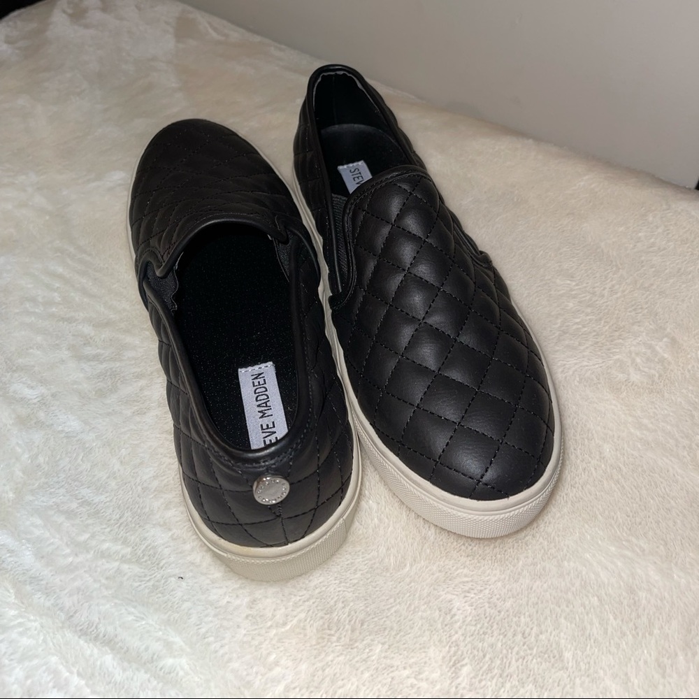 Steve Madden Black Quilted sneakers